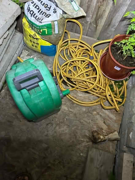 Photo of free X2 hoses (Se6 2ha) #2