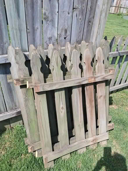 Photo of free picket fence (Geyer and Manchester) #1