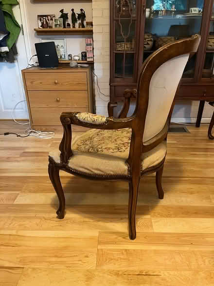 Photo of free Victorian Parlor Style Armchair (Flower and Wayne Aves., SS) #1