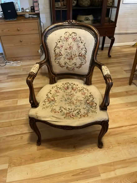 Photo of free Victorian Parlor Style Armchair (Flower and Wayne Aves., SS) #2