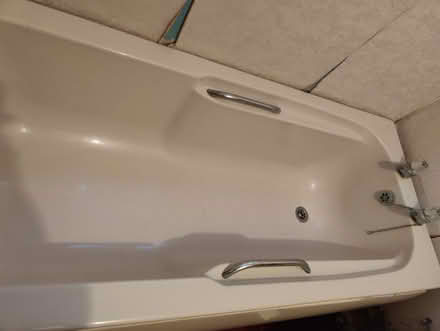 Photo of free Bath with hand bars and side panel (Bedford) #2