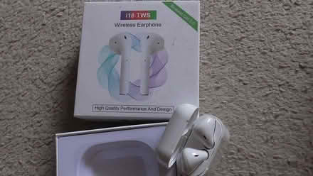 Photo of free wireless earphones (St Albans AL4) #1