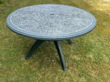 Photo of free Round garden table on base (Knotty Green HP9) #1