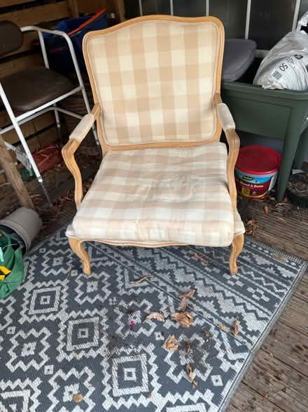 Photo of free Arm chair good condition, quite large (Beaconsfield HP9) #1