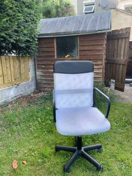 Photo of free White desk chair (BA2) #1