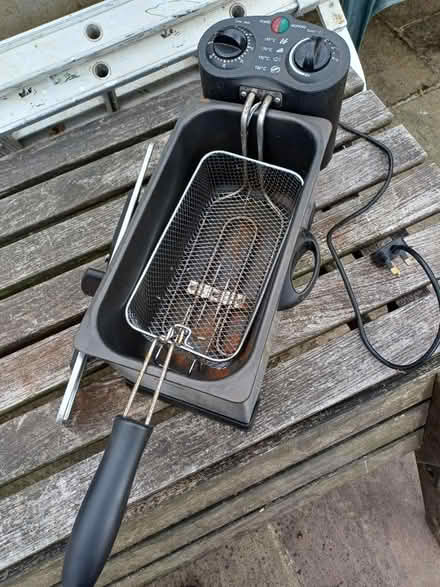 Photo of free A1 Cook - Deep Fat Fryer (Rainham, Kent - ME8) #3