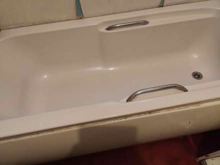 Photo of free Bath with hand bars and side panel (Bedford) #4