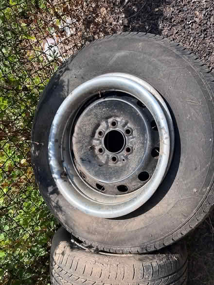 Photo of free 4 steel rims 03-06 Ford Expedition (Poppleton) #2
