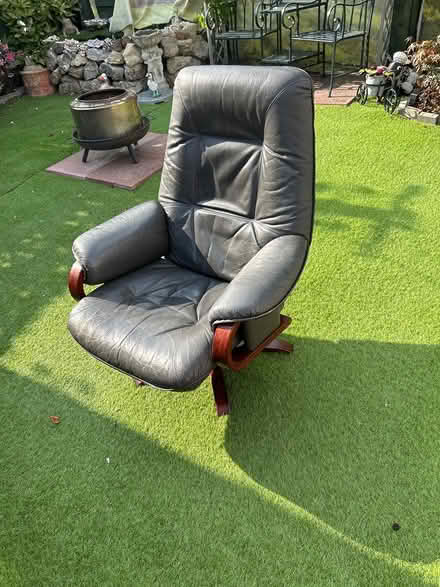 Photo of free Swival reclining chair (BR6) #2