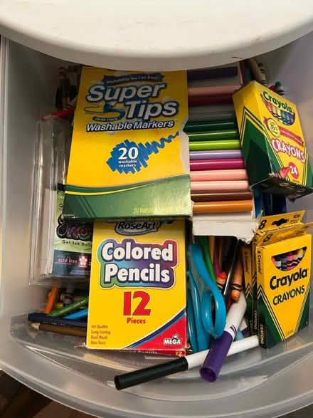 Photo of free Crayons, Markers & Colored Pencils (Bowmanville (Damen & Foster)) #2