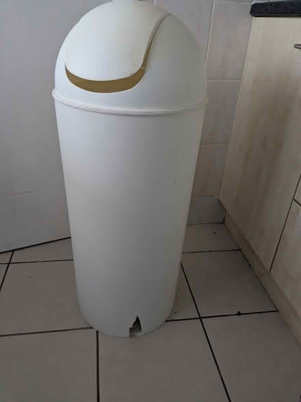 Photo of free White plastic bin (NW1 - Baker st/ Regent's park) #1