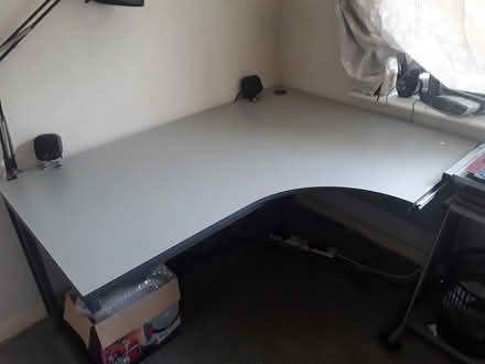 Photo of free Office desk grwy (Buckhurst hill IG9) #1