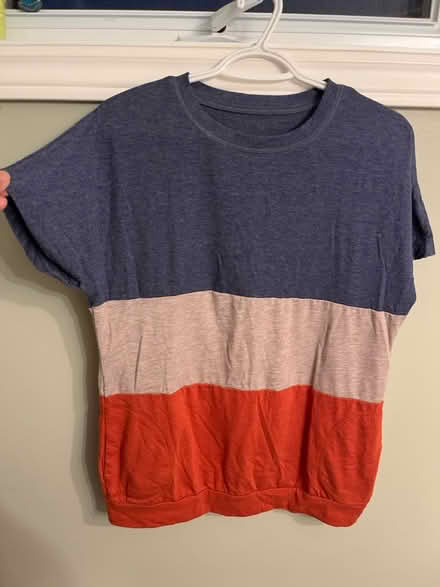 Photo of free Medium T shirt (Orléans) #1