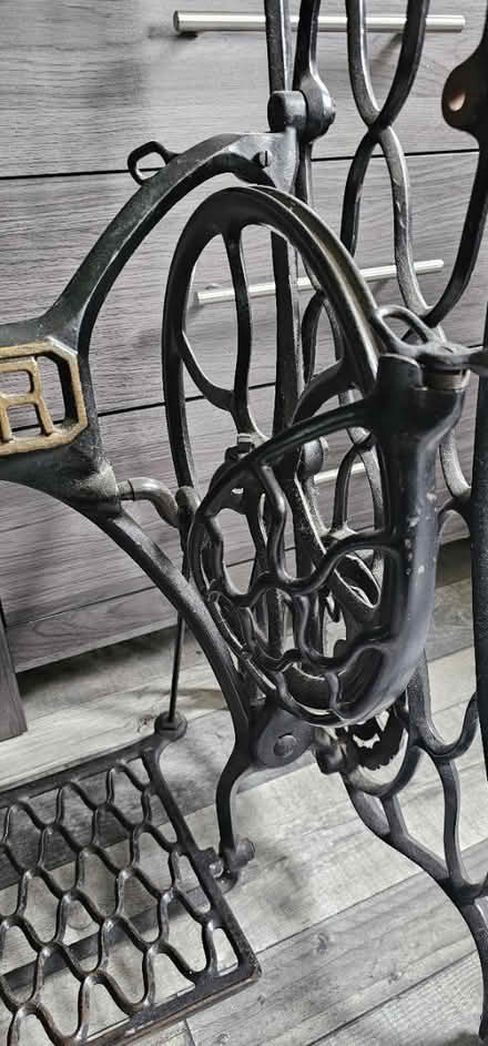 Photo of free Singer sewing machine base table (Edinburgh EH7) #3