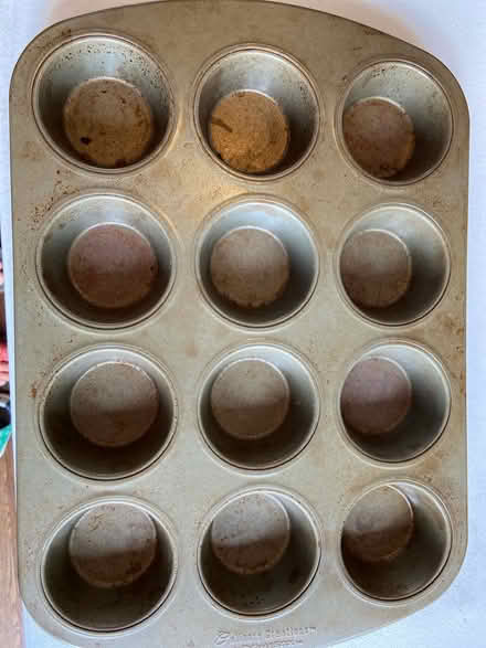 Photo of free Muffin tin (NE DC 20018) #1