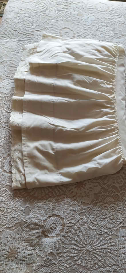 Photo of free base sheet and valance (Southbourne (BH6)) #1