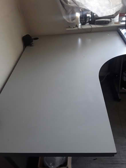 Photo of free Office desk grwy (Buckhurst hill IG9) #2