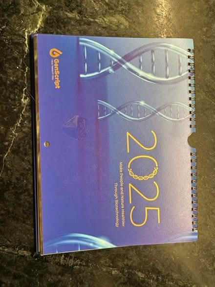 Photo of free 2025 science calendar (20016) #1