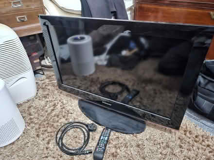Photo of free 32" Flat Screen TV (Bohemia TN37) #1