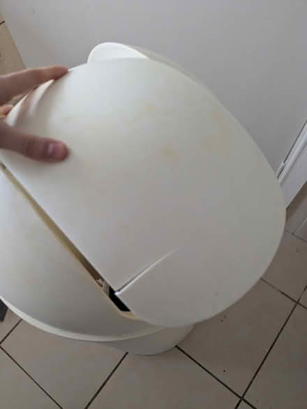 Photo of free White plastic bin (NW1 - Baker st/ Regent's park) #3