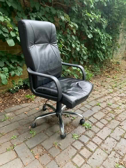 Photo of free Office chair - swivvles (Slightly north of Edenbridge) #1