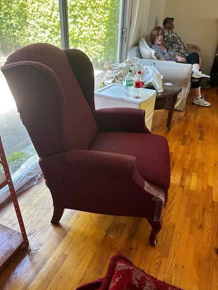 Photo of free wing back chair (La mesa) #2