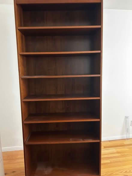 Photo of free large bookshelf (La mesa) #1