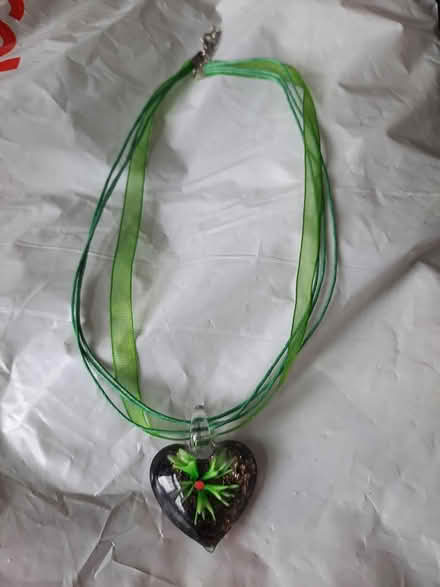 Photo of free Glass flower necklace (Morden SM4) #1