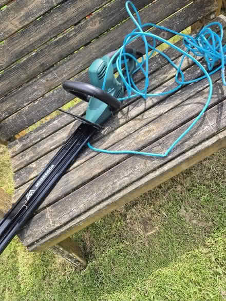 Photo of free Hedge Trimmer (needs new cable) (Dunfermline KY11) #1