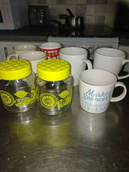 Photo of free 6 mugs & storage jars (Alresford CO7) #1