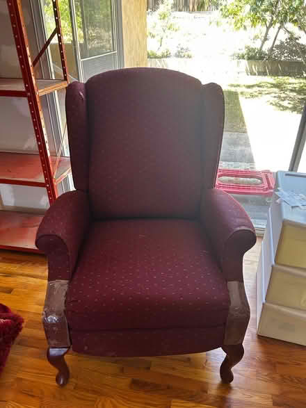 Photo of free wing back chair (La mesa) #1