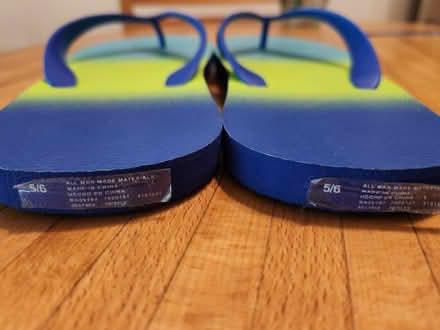 Photo of free Flip-flops mens 5/6, women's 7/8 (Palm Harbor 34683 CR1 Tpa Rd) #1