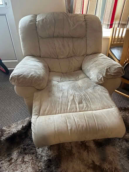 Photo of free Sofa set (Pl5 1AS) #4