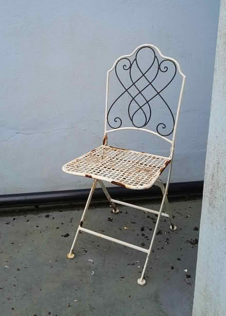 Photo of free Garden table and 2 chairs (TN34 1 BA) #4