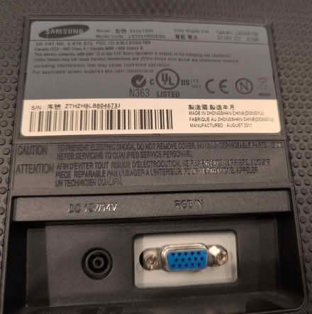 Photo of free Two Samsung 21.5" VGA LCD monitors (Fairview Heights) #2