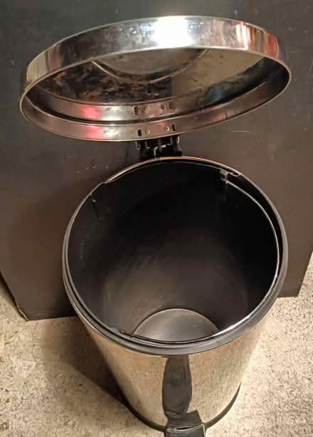 Photo of free Kitchen Garbage Can (Ridgefield Park) #2