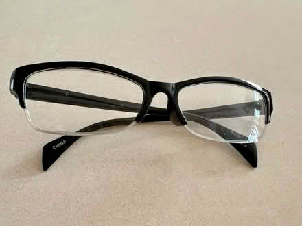 Photo of free +2.5 glasses (Serangoon MRT station) #1