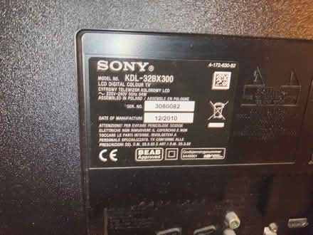 Photo of free 32” Sony TV with screen damage (ME1) #3