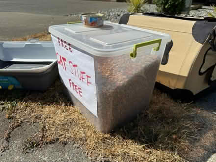 Photo of free Cat Supplies (Renton Highlands) #2