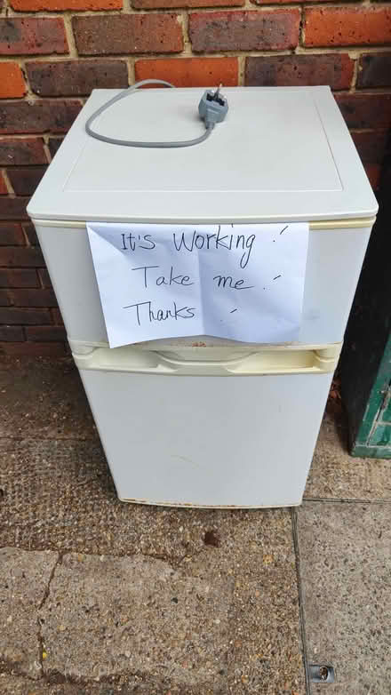 Photo of free undercount fridge frieze (SE16) #1
