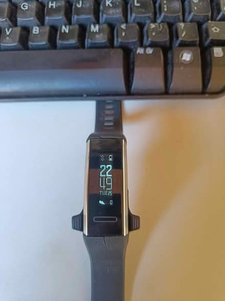 Photo of free Huawei fitness tracker (Edinburgh EH5) #1