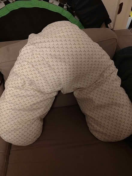 Photo of free V shaped pillow (Risinghurst OX3) #1