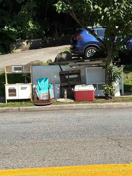 Photo of free Curb alert Kid chair, cooler, more (Croton-on-Hudson) #1