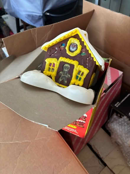 Photo of free Assorted Christmas items (Hannover & Ballenger) #1