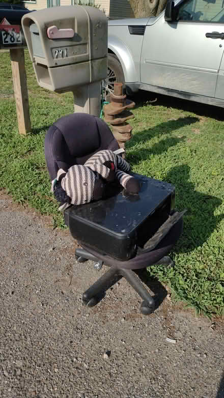 Photo of free CURB ALERT: Office chair & printer (Ypsilanti, MI 48198) #1
