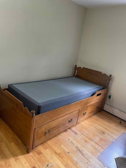 Photo of free trundle bed (Basking Ridge) #2