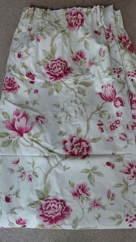 Photo of free I pair thick curtains (East Rainham ME8) #1
