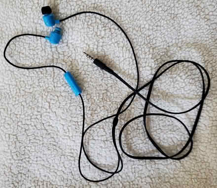 Photo of free Skullcandy wired earbuds (Cupertino) #1