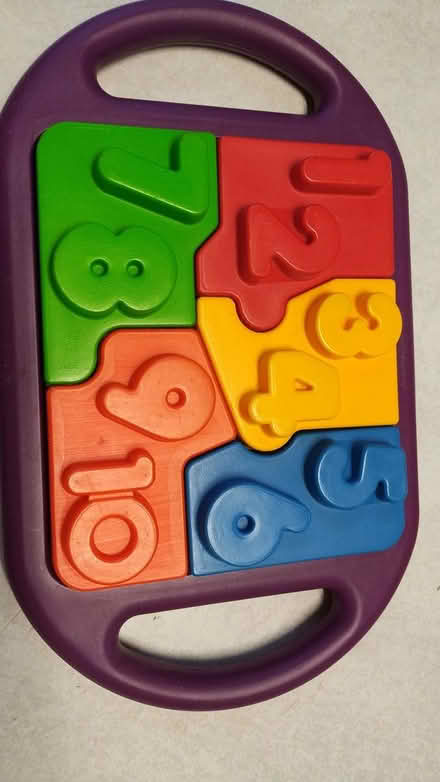 Photo of free plastic puzzle in a tray (Allen) #1
