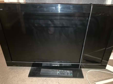 Photo of free 32” Sony TV with screen damage (ME1) #2